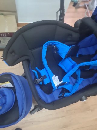 Carro de bebé azul