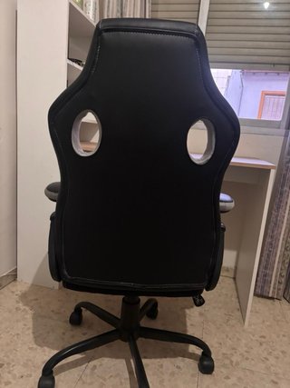 Escritorio con estantería + silla gaming/oficina