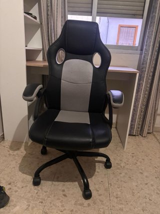 Escritorio con estantería + silla gaming/oficina