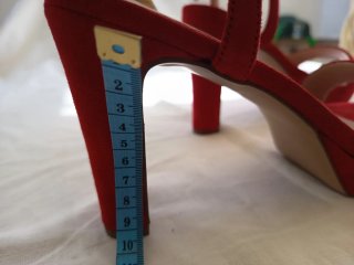 Zapatos de tacón rojos para mujer
