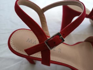 Zapatos de tacón rojos para mujer