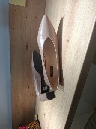 Zapatos de salón beige mujer