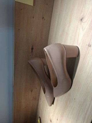 Zapatos de salón beige mujer