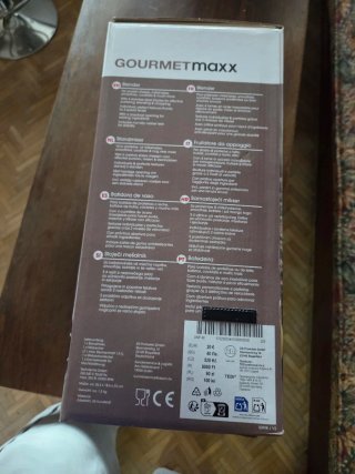 Batidora prácticamente nueva con su caja