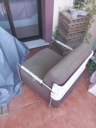 Sillón cómodo marrón y gris