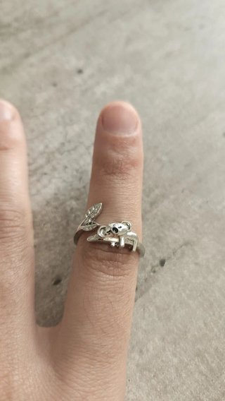 Anello regolabile con koala e foglie
