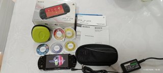 Consola PSP en su caja, Manual, cargador+ 7 Juegos