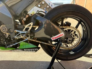 Kawasaki ZX-10R - Moto Deportiva Verde/Negra