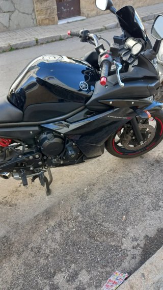 Yamaha XJ6 Negra