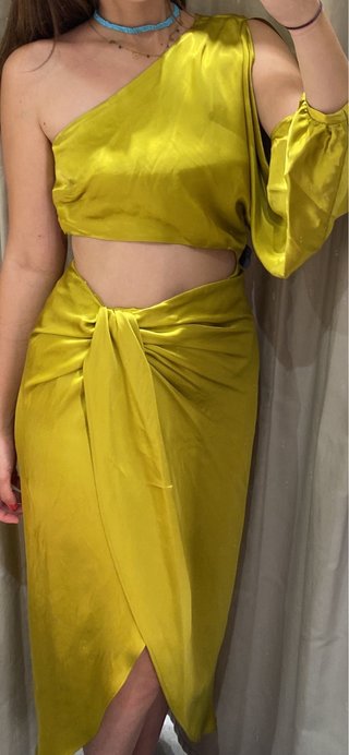 Vestido Zara amarillo satinado