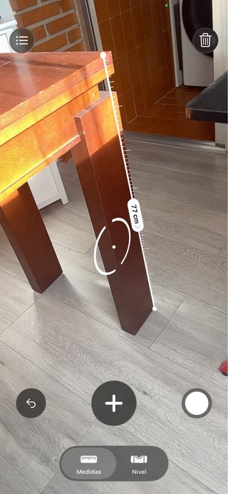 Mesa comedor y las sillas estan en perfecto estado