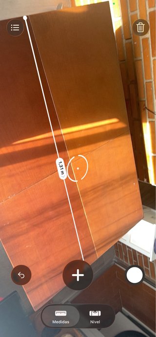 Mesa comedor y las sillas estan en perfecto estado