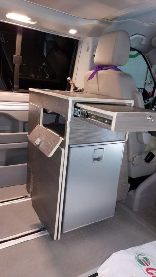 Mueble Fregadero y Nevera Camper