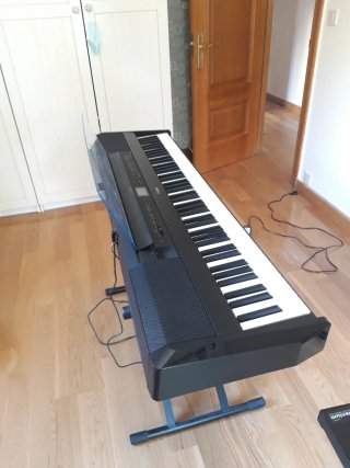 Piano Yamaha P-525 Portátil