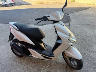 Yamaha Jog Scooter Automática Negra/Blanca