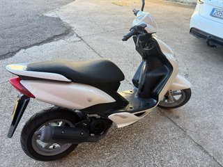 Yamaha Jog Scooter Automática Negra/Blanca
