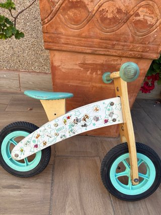 Bicicleta de madera sin pedales
