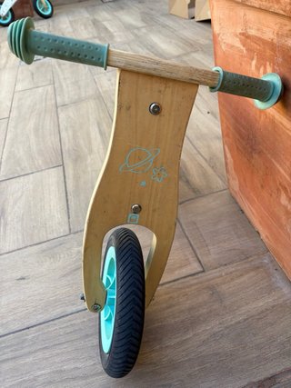 Bicicleta de madera sin pedales