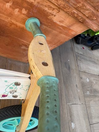 Bicicleta de madera sin pedales