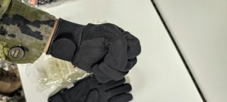 Guantes anticorte policial negros