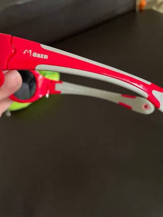 Occhiali da sole rossi per bambini