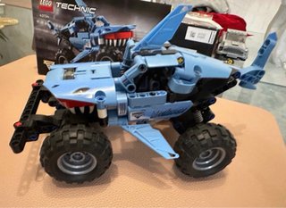 LEGO Technic Tiburón 42134