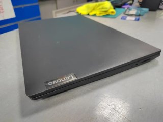 Ordenador Lenovo V15 IGL Negro