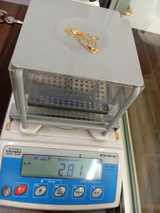 Cadena Oro 18K con 3 Brillantes