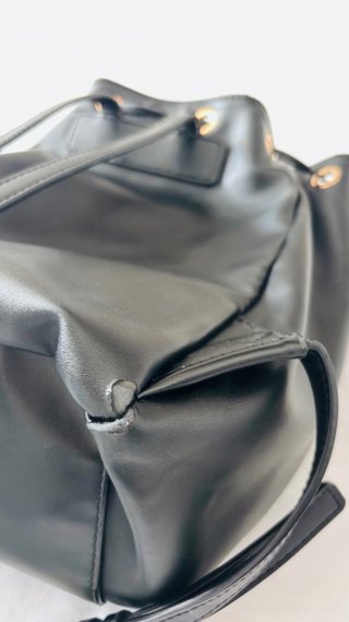 Mochila Guess Negra