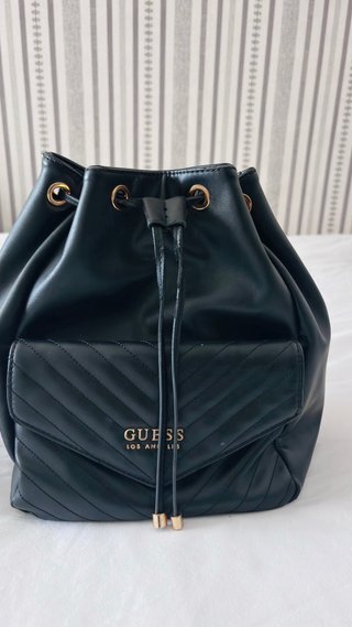 Mochila Guess Negra