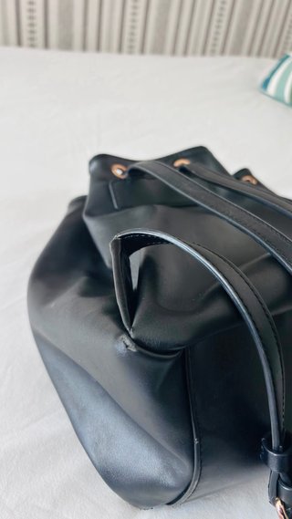 Mochila Guess Negra