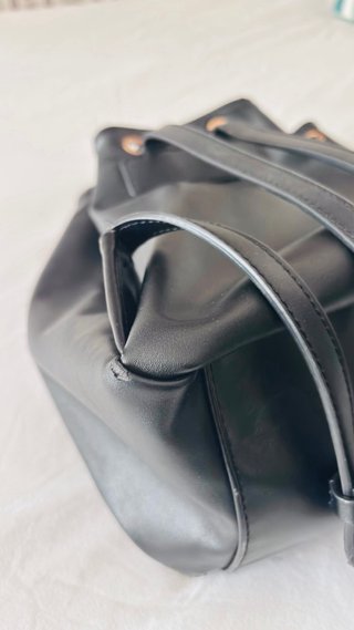 Mochila Guess Negra