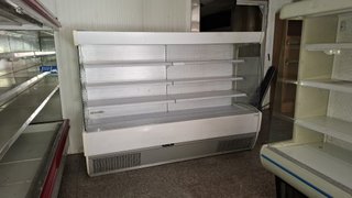 Vitrinas refrigeradoras y estanterías