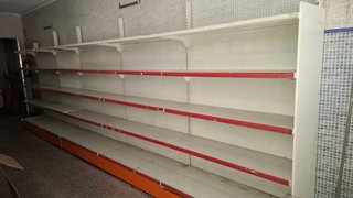 Vitrinas refrigeradoras y estanterías