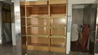 Vitrinas refrigeradoras y estanterías