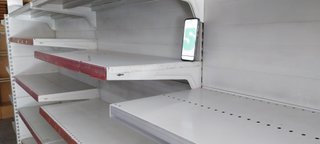 Vitrinas refrigeradoras y estanterías