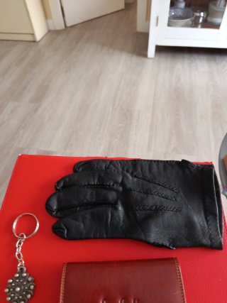 Lote Pierre Cardin: Guantes, Cartera y Llavero