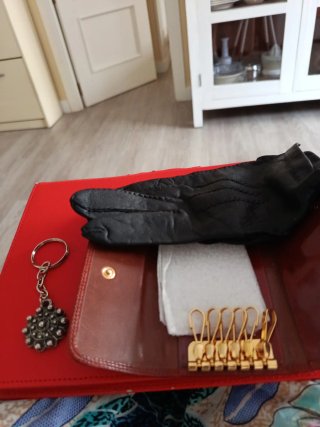 Lote Pierre Cardin: Guantes, Cartera y Llavero