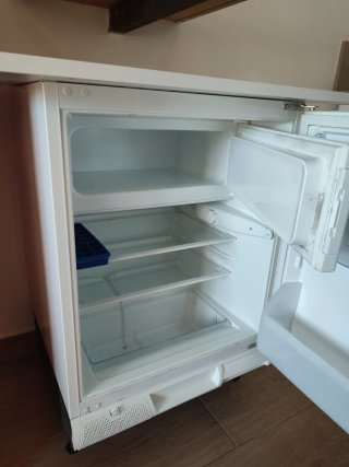 Nevera Zanussi pequeña