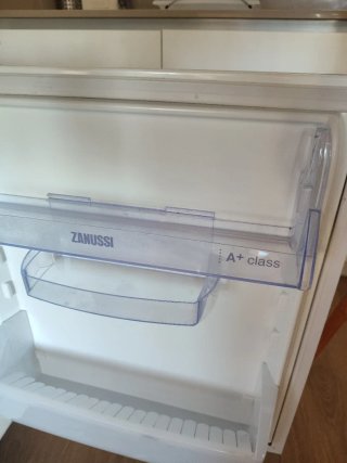 Nevera Zanussi pequeña