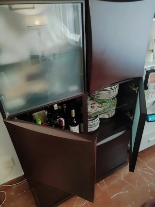 Conjunto Salón: Vitrina, Mesa, Sillas y estante