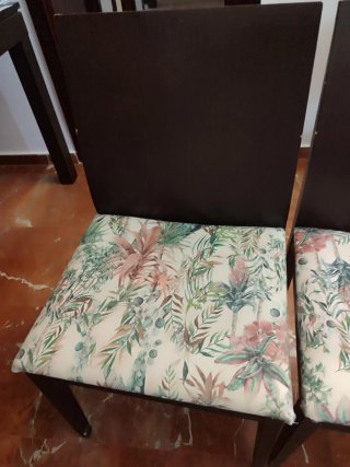 Conjunto Salón: Vitrina, Mesa, Sillas y estante