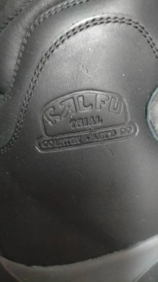 Botas militar de montaña.