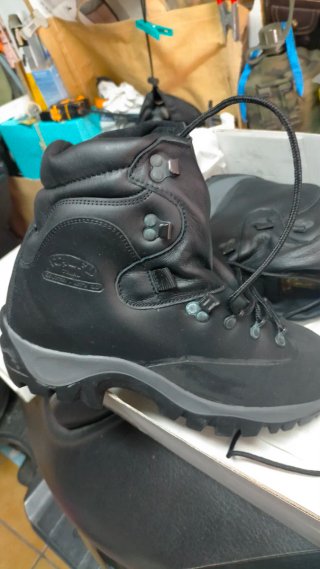 Botas militar de montaña.