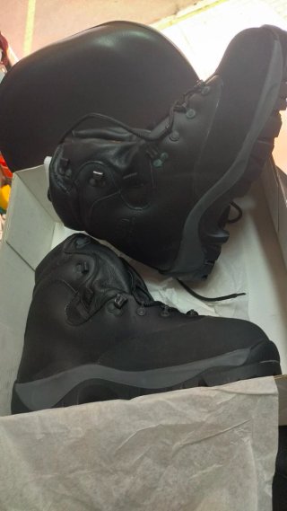 Botas militar de montaña.
