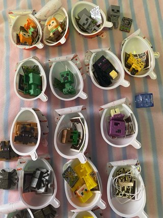Kinder Joy Minecraft Figuras Coleccionables (LEER)