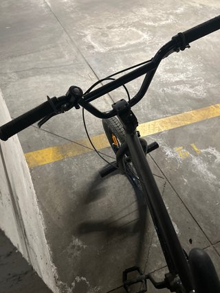 Bicicleta BMX negra