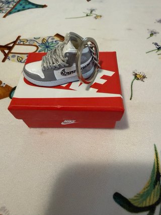 Portachiavi scarpa Nike con scatola