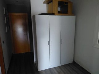 Armario de habitación blanco y madera