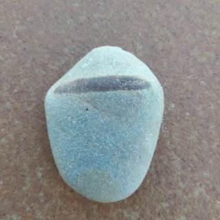Piedra con veta mineral